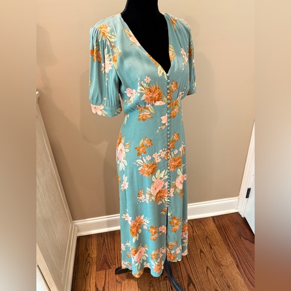 Women’s PETAL & PUP Frampton Midi Dress- blue floral. Size Small - Picture 9 of 13